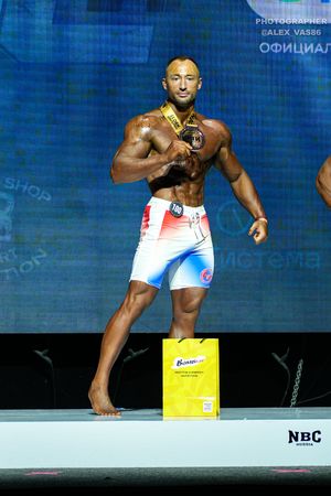 MAN'S PHYSIQUE 174